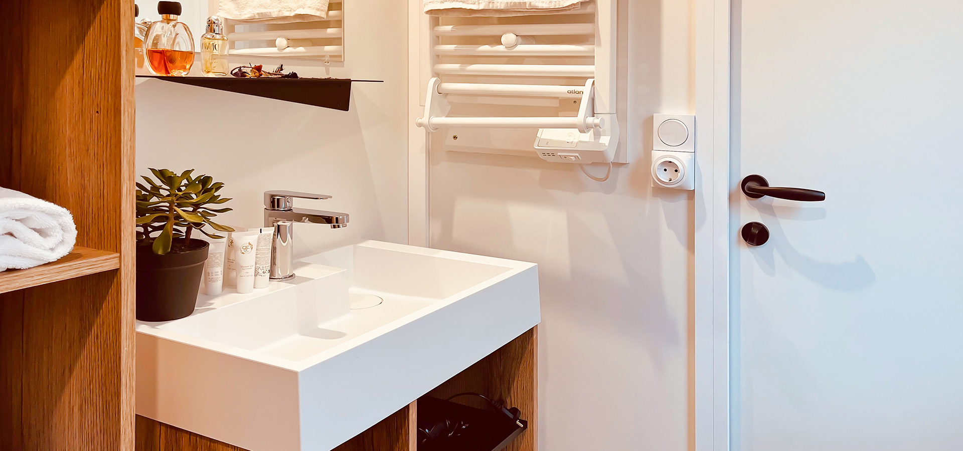 Camping la vetta MH SUP CH3 salle de bain lavabo